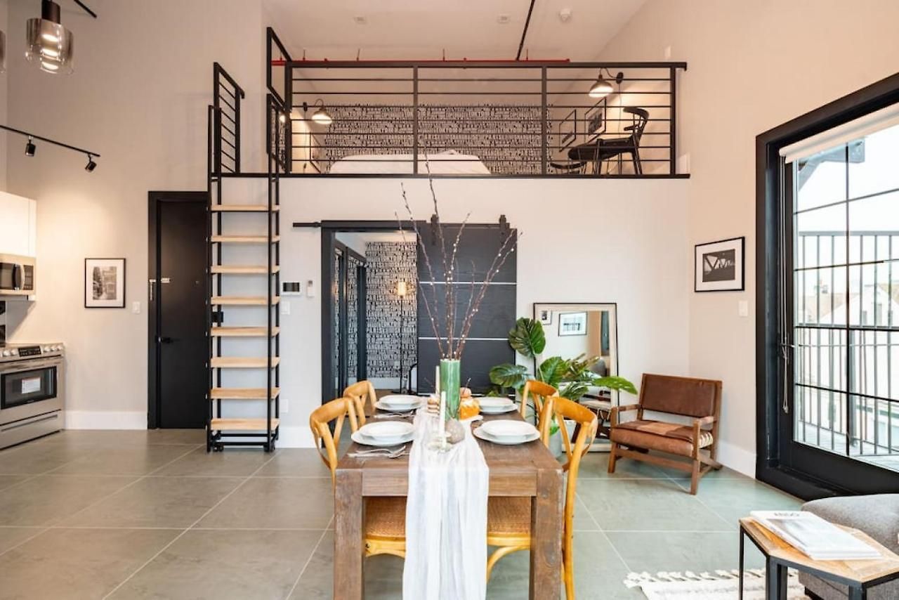 Chic Mezzanine Loft With Rooftop And Shoreline Nearby At 