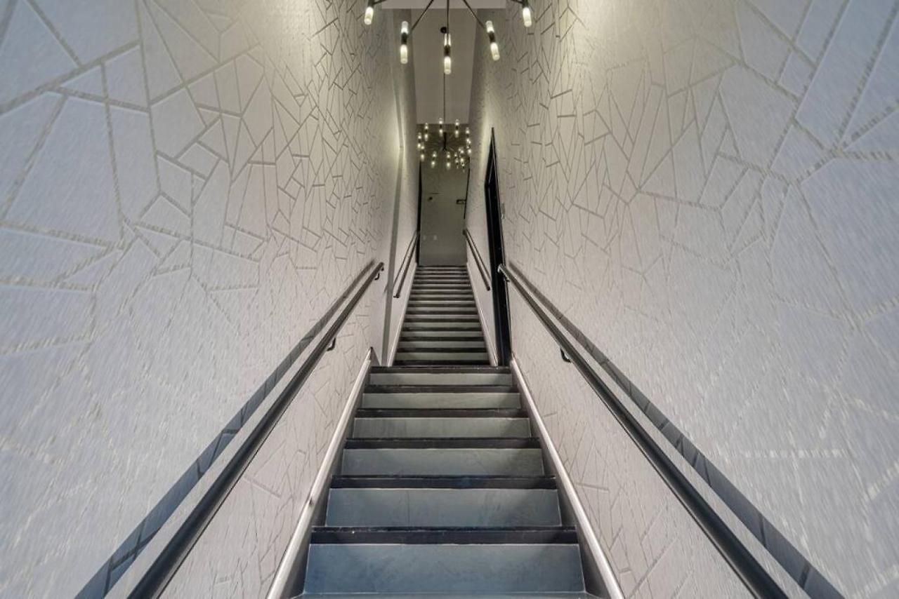 Chic Mezzanine Loft With Rooftop And Shoreline Nearby At 