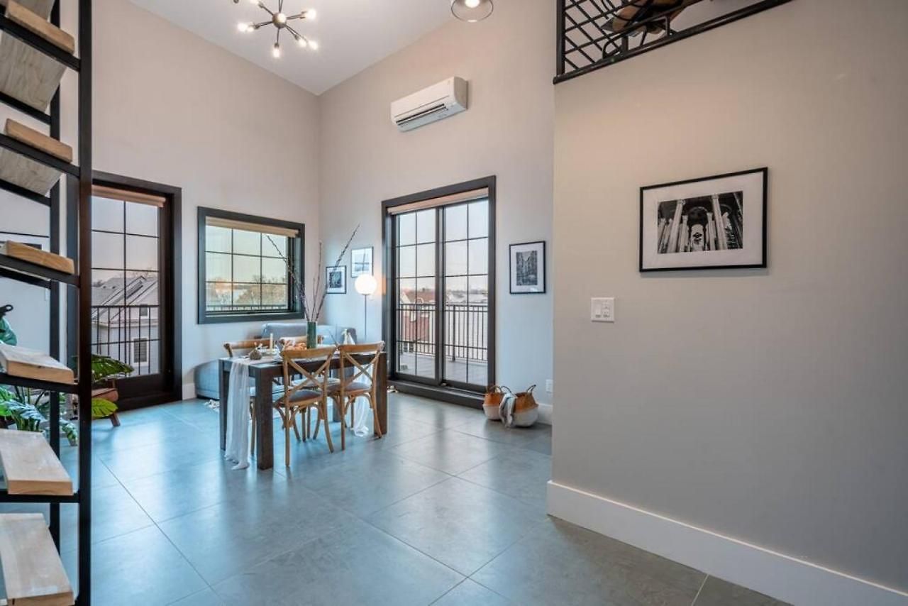 Apartment Chic Mezzanine Loft With Rooftop And Shoreline Nearby At 
