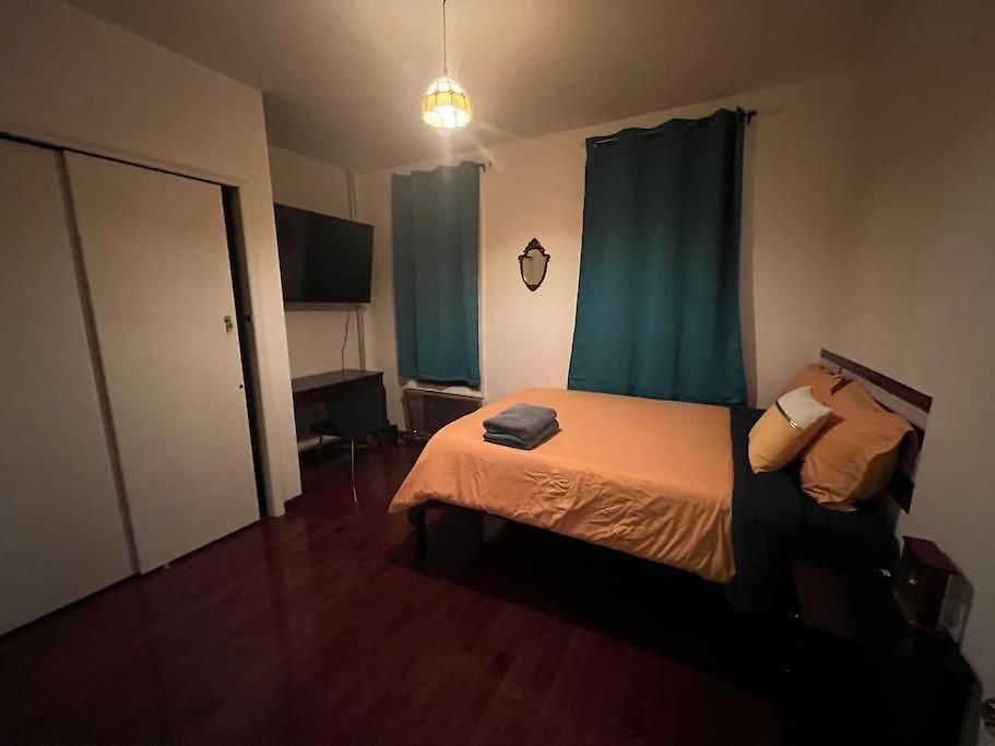 Antique Victorian 2 Bedroom Best Location