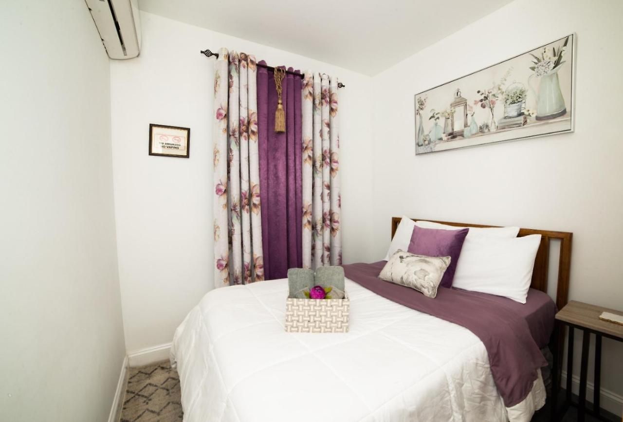 Homestay Floor With Skylight Brooklyn New York