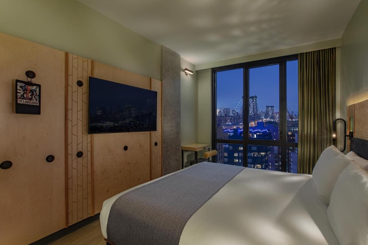 Moxy Brooklyn Williamsburg Hotel 3*