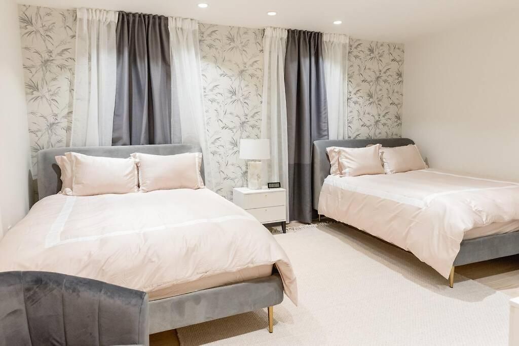 Privet House - Midwood/flatbush Recently Remodeled