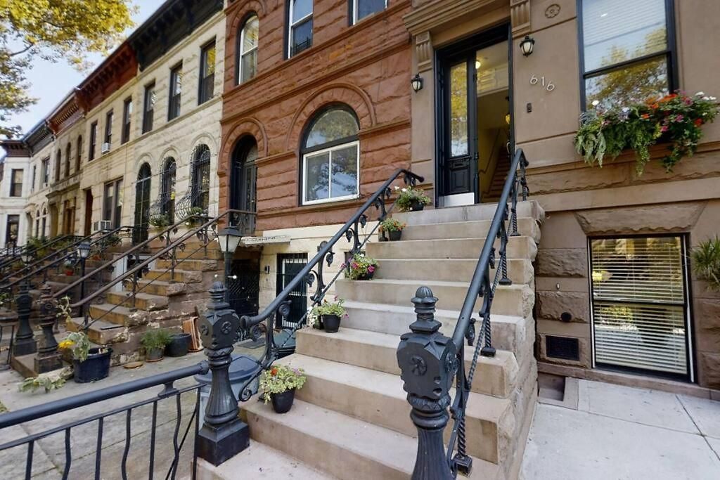 Bed & Breakfast The Caz, A Modern Brooklyn Townhome With Waterfall *