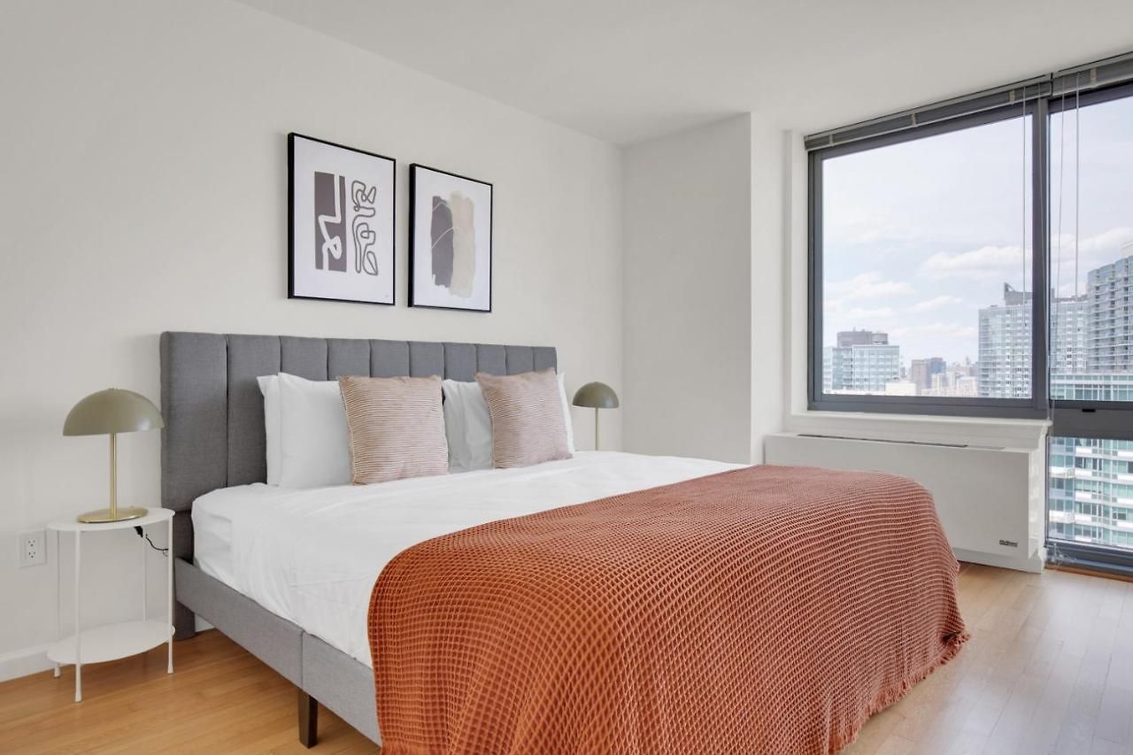 Lic 2br W Wd Elevator Doorman Nr E River Nyc-849 Apartment New York