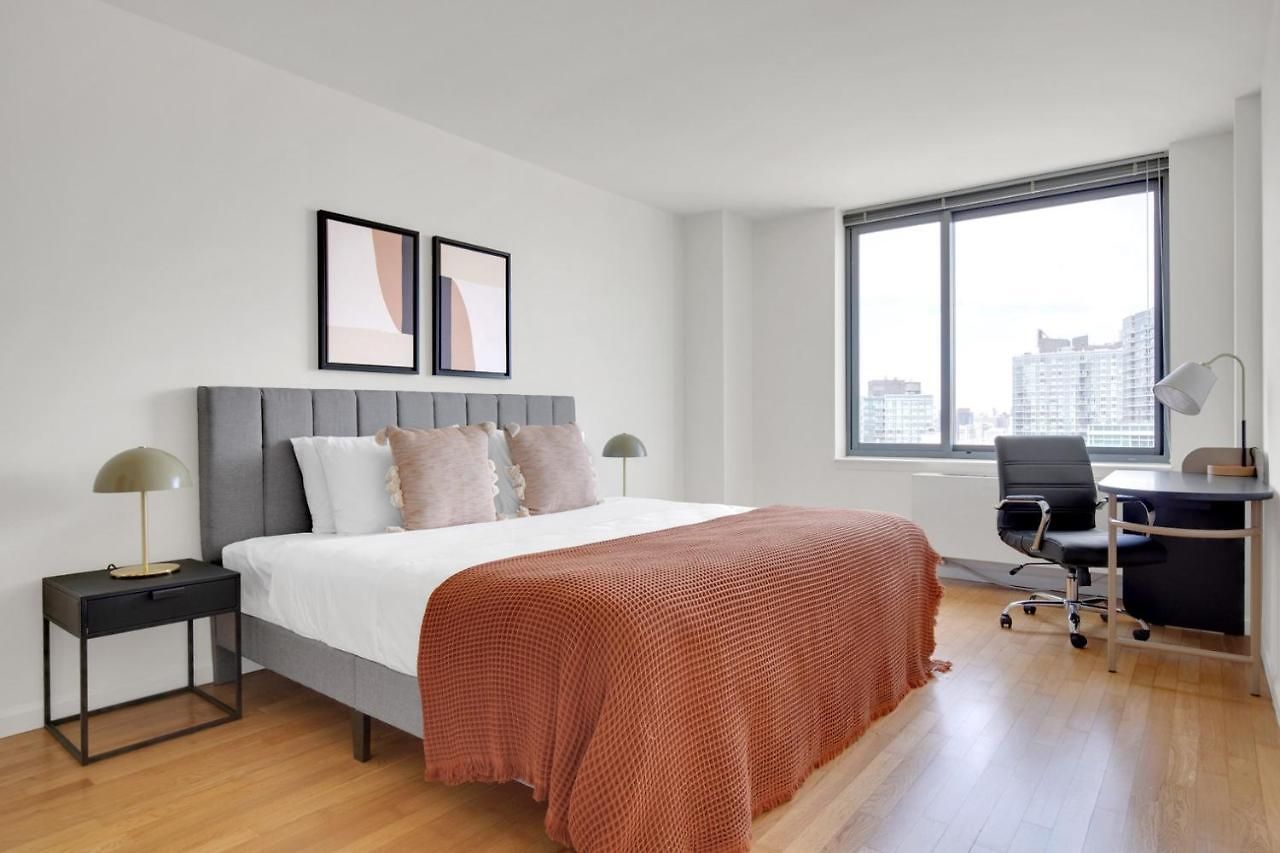 Lic 2br W Wd Elevator Doorman Nr E River Nyc-849 New York