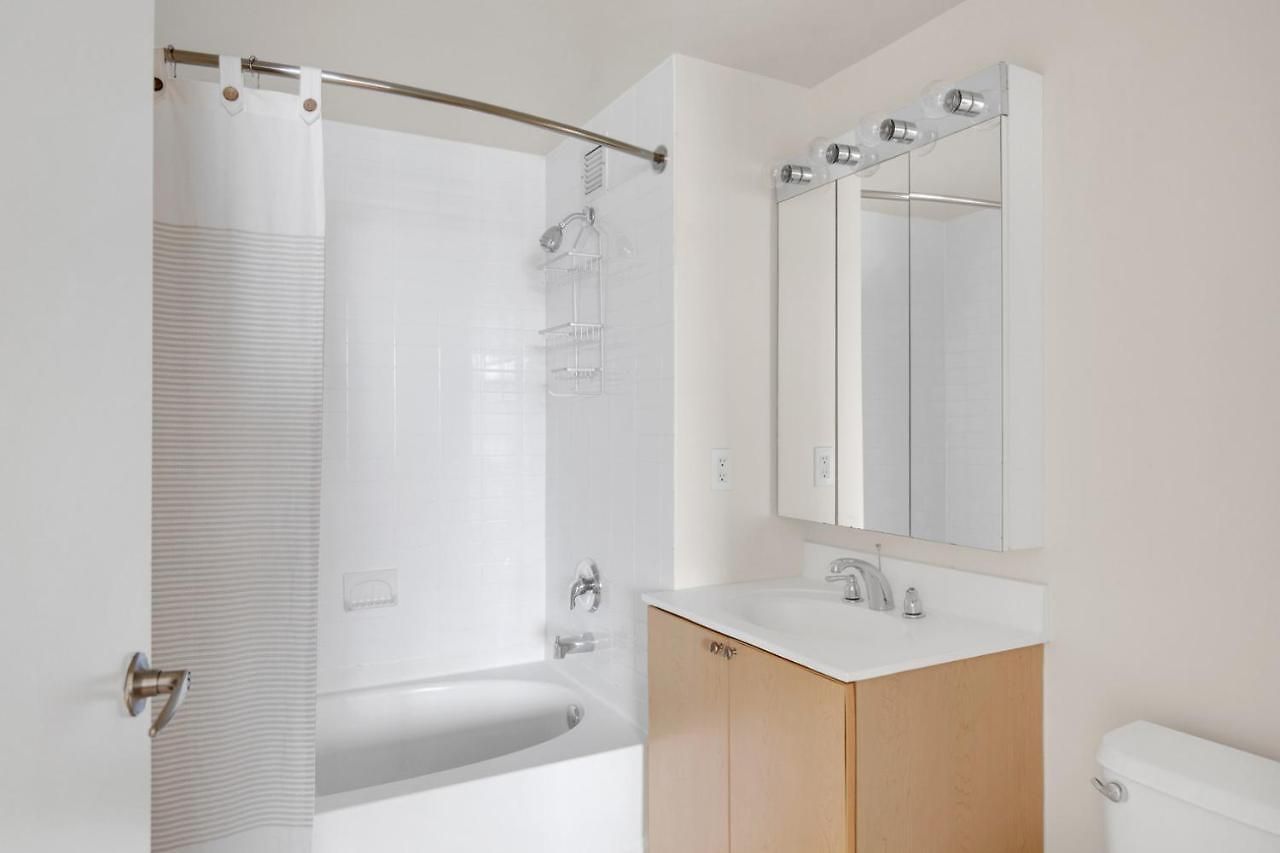 Apartment Lic 2br W Wd Elevator Doorman Nr E River Nyc-849