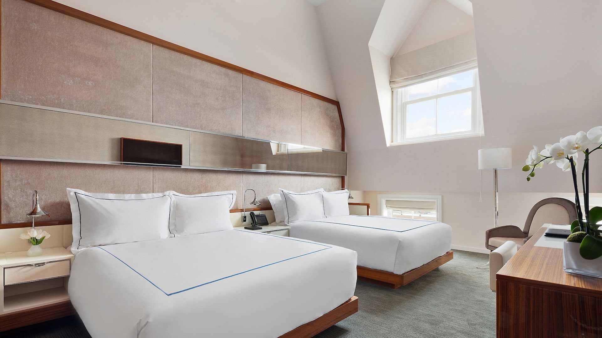 33 Hotel, City, Seaport Hotel 5*