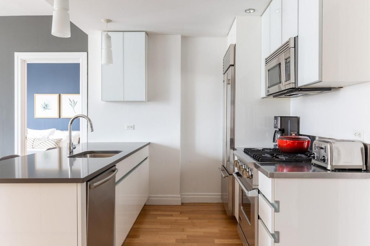 Hells Kitchen 2br W Pool Dm Nr Park Nyc-469 Apartment