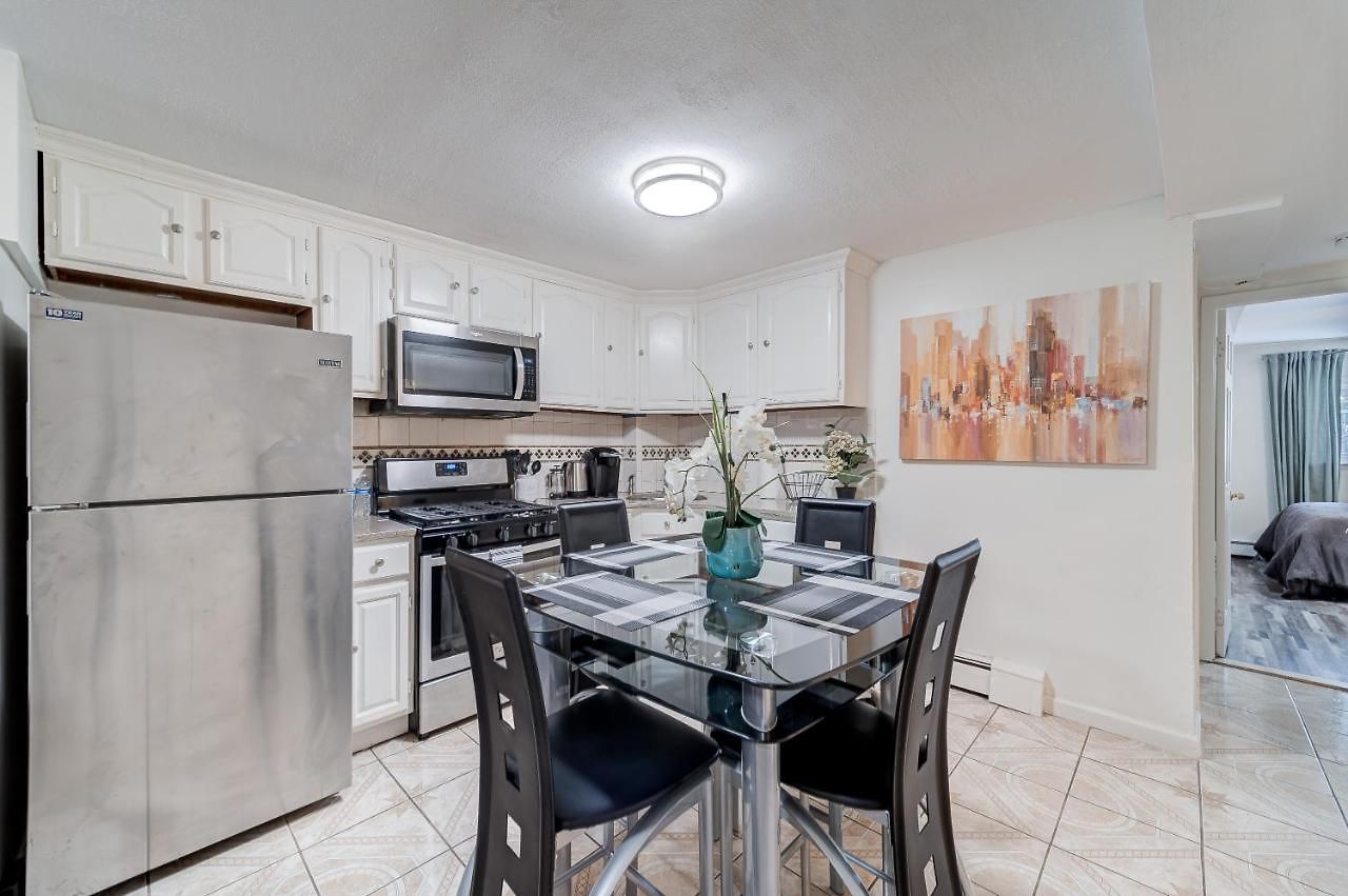Wonderful Getaway In Canarsie Brooklyn With Parking Apartment New York