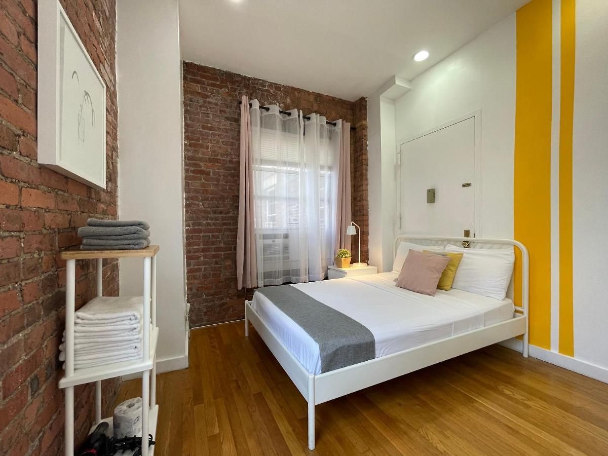 Apartment And The City, Empire State Building