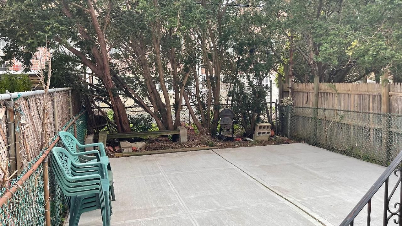 Wonderful Getaway In Canarsie Brooklyn With Parking Apartment New York