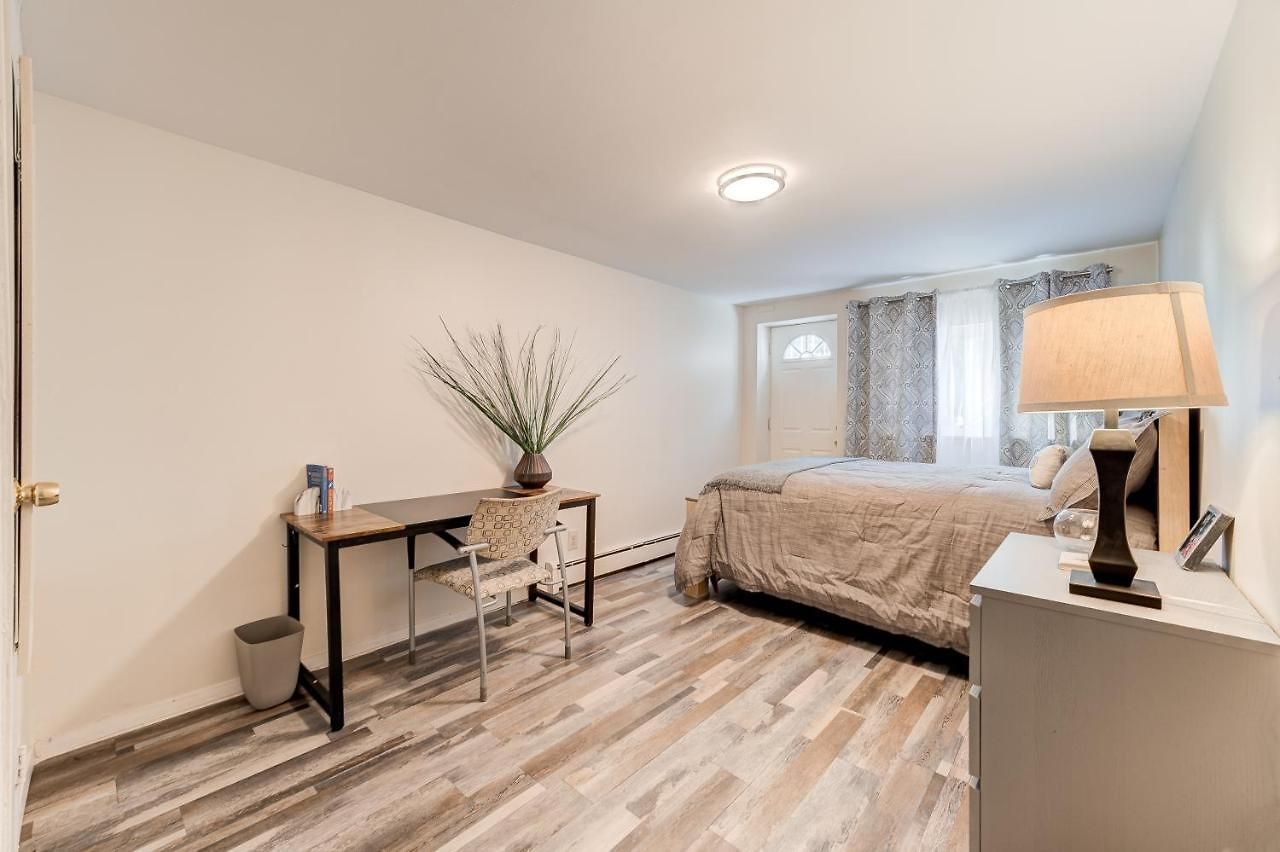 Wonderful Getaway In Canarsie Brooklyn With Parking *