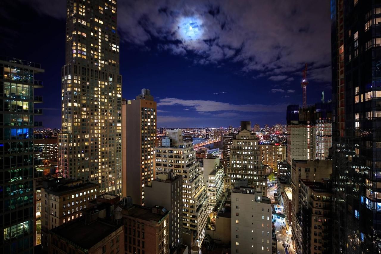 Moxy Nyc Downtown Hotel