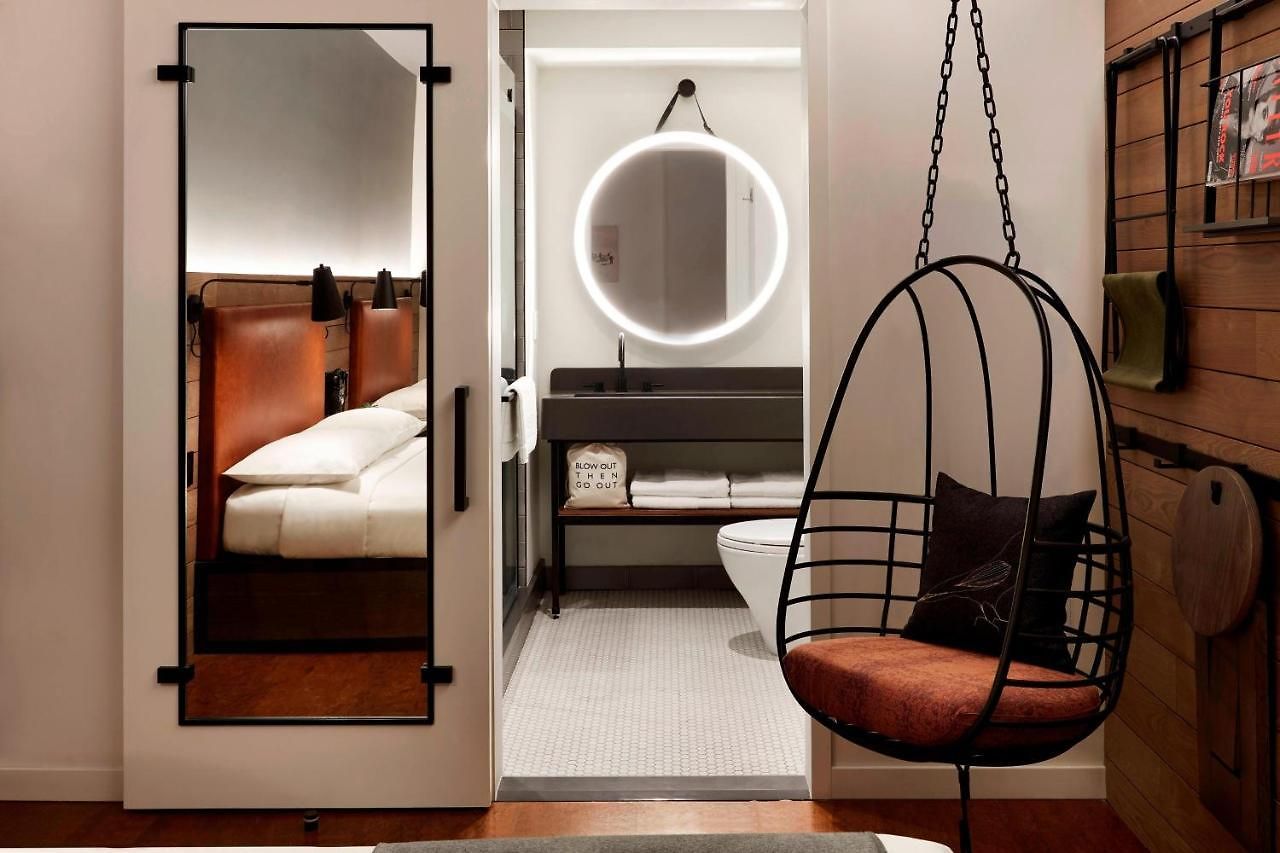 Moxy Nyc Downtown Hotel