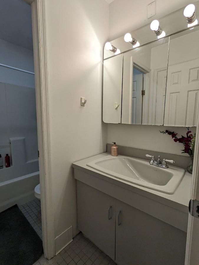 Private Bedroom In Large Modern Brooklyn Brownstone! *