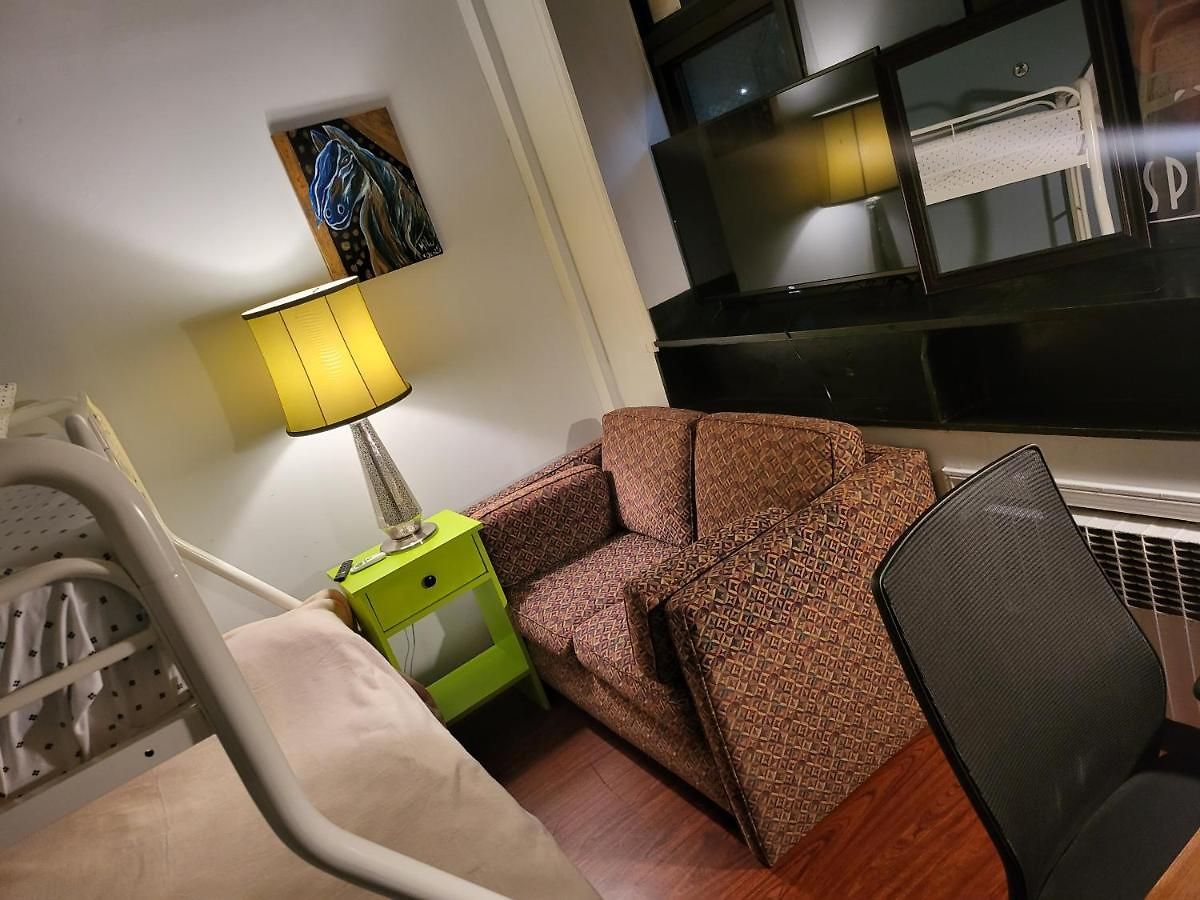 Bright, Light, Airy Private Close To Metro And Times Square Guest house *
