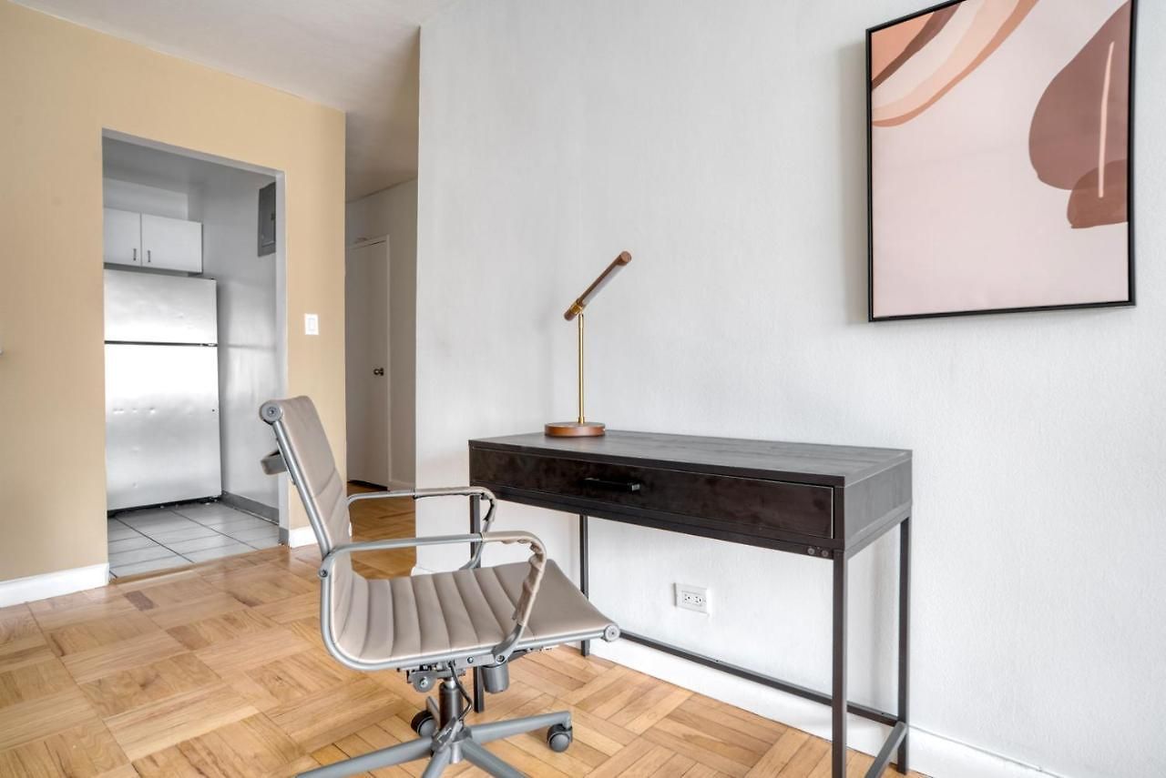 Lenox Hill 2br W Elevator Doorman Nyc-1012
