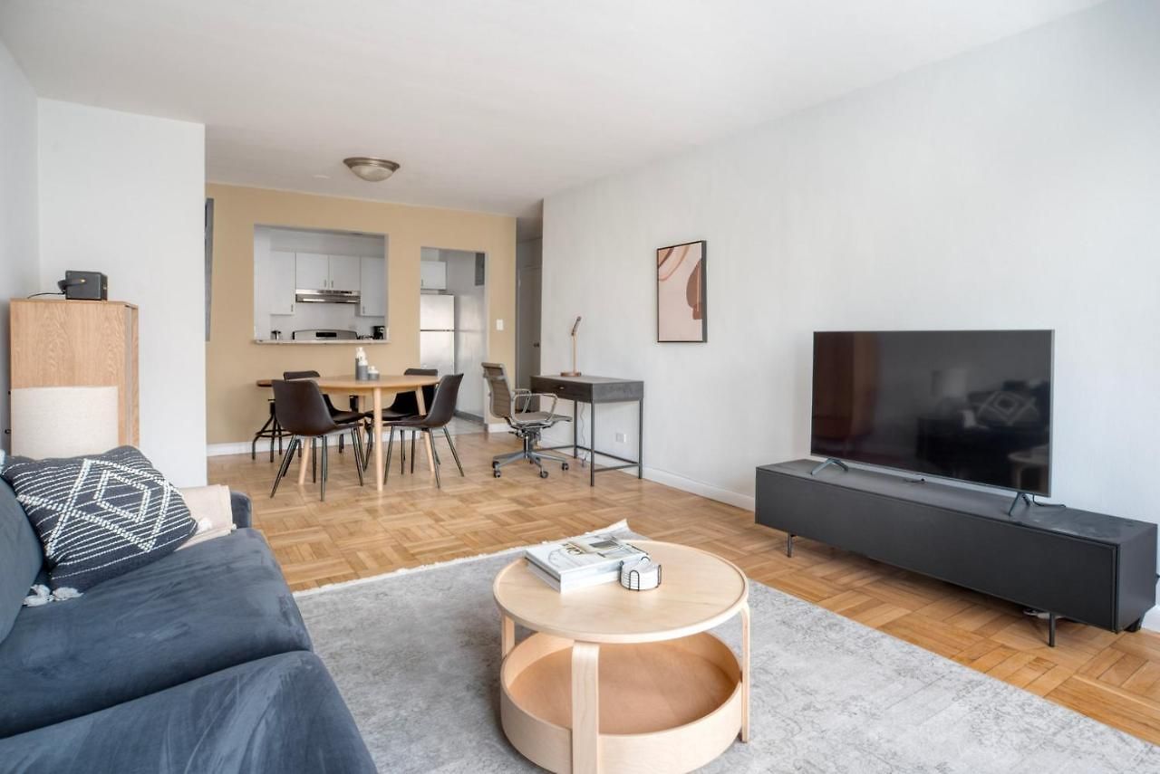Lenox Hill 2br W Elevator Doorman Nyc-1012 Apartment