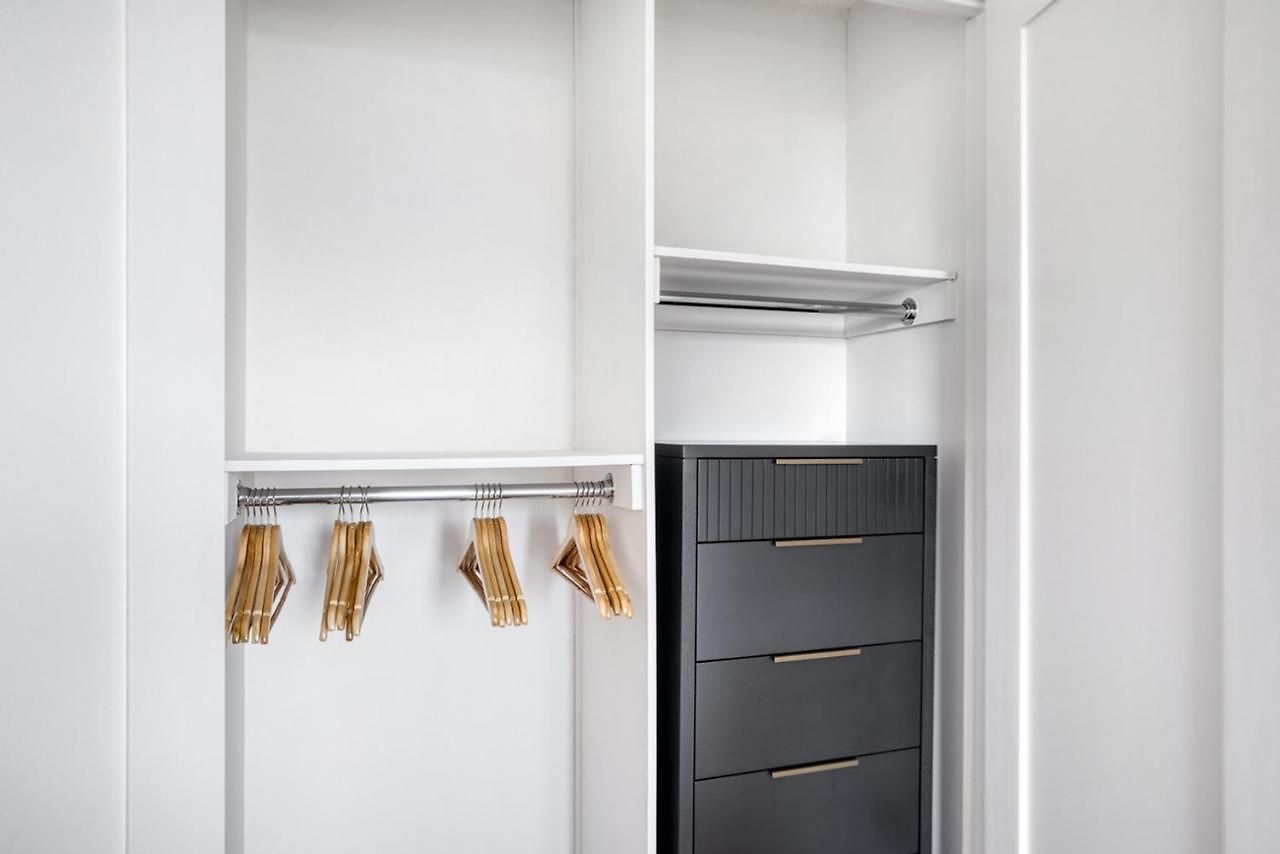 Ues 2br W Elevator Doorman Gym Nr Park Nyc-1072 Apartment