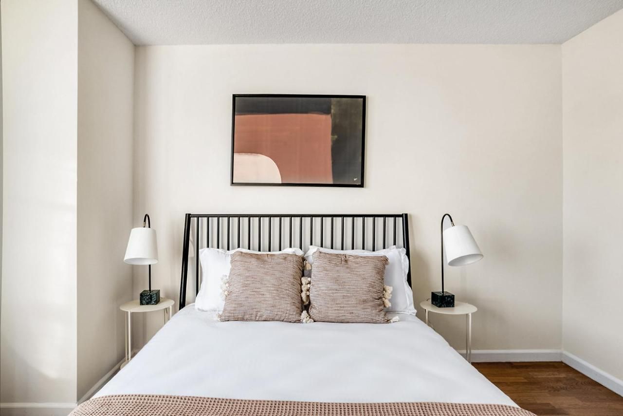 Ues 2br W Elevator Doorman Gym Nr Park Nyc-1072 Apartment New York