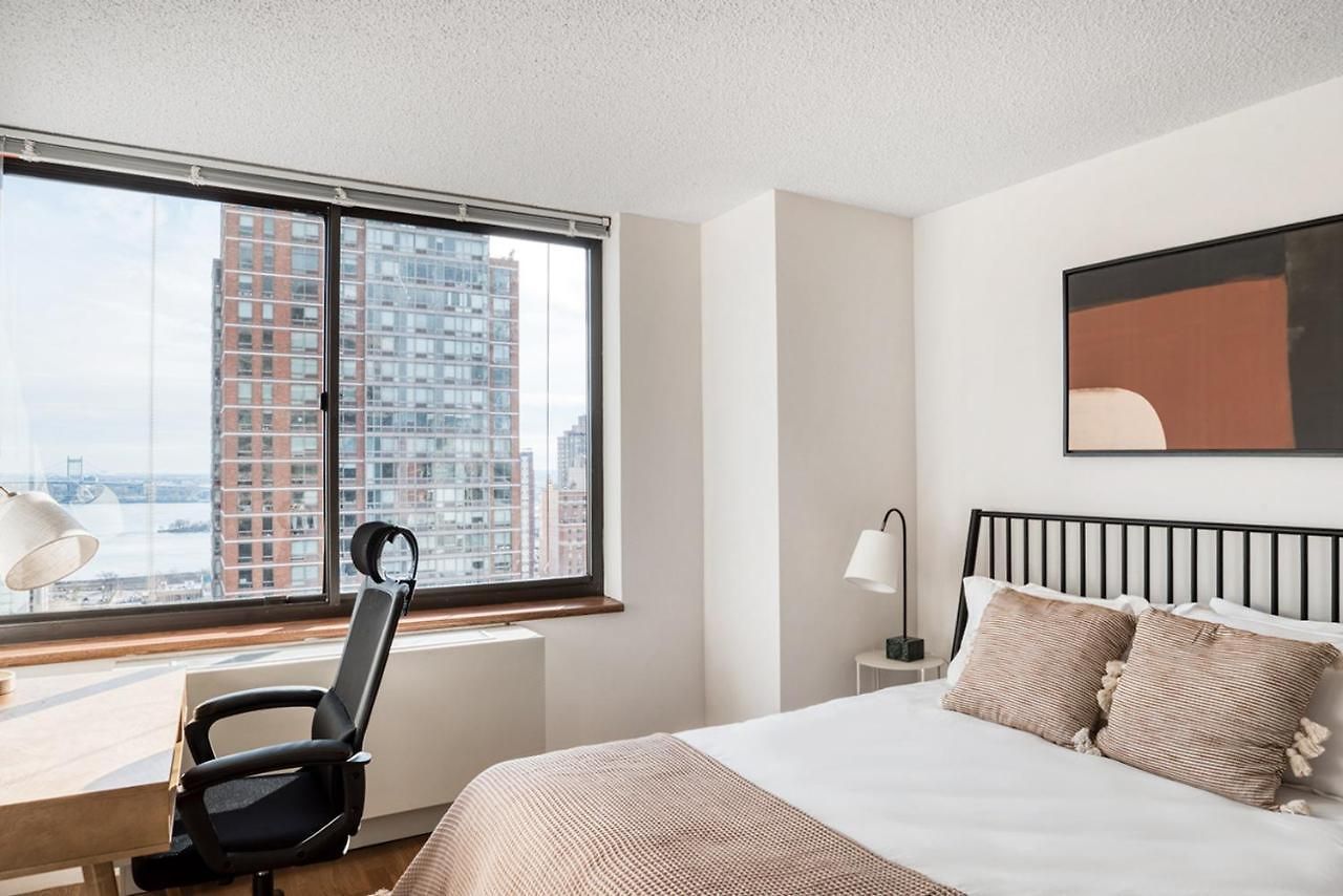 Ues 2br W Elevator Doorman Gym Nr Park Nyc-1072 *