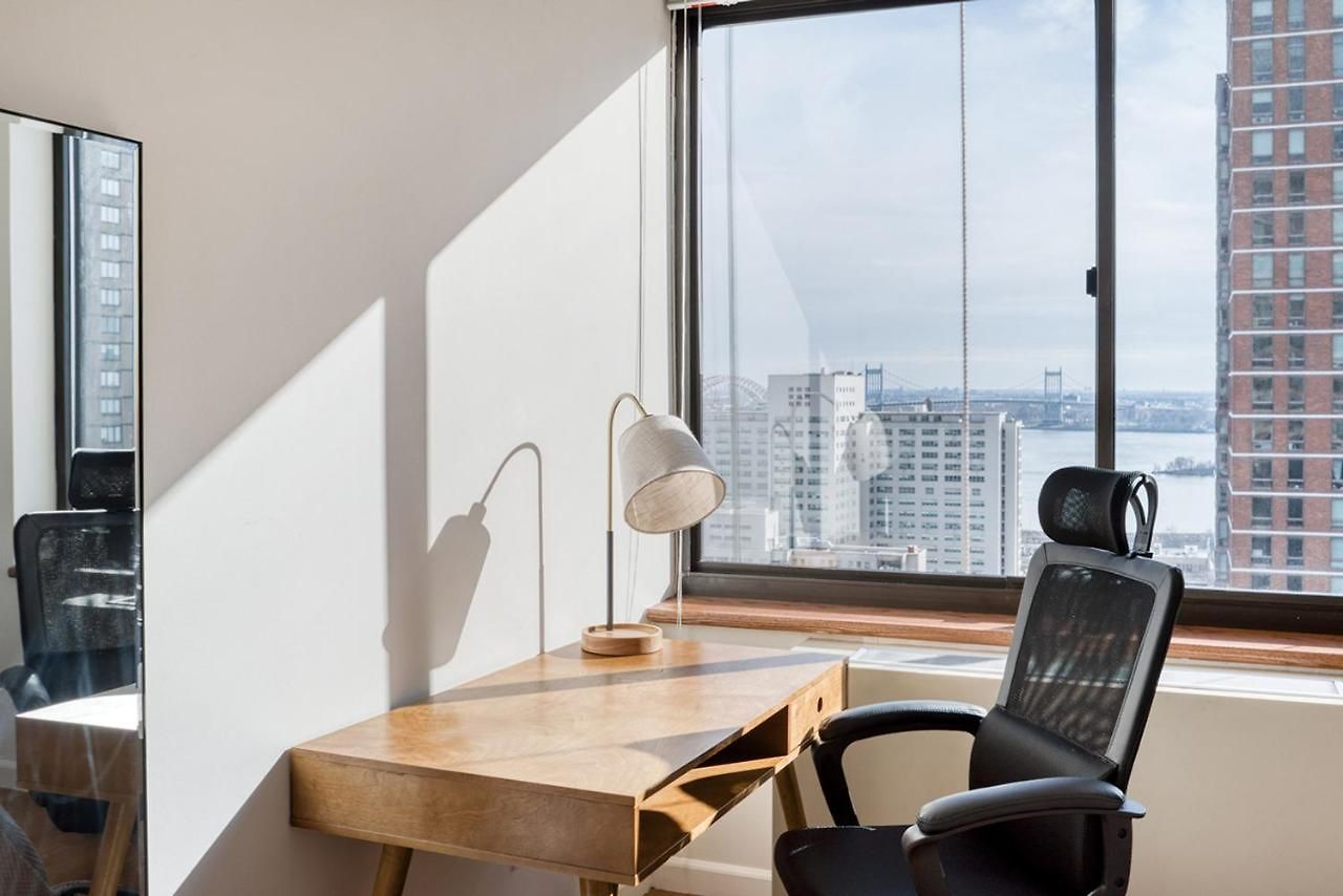 Ues 2br W Elevator Doorman Gym Nr Park Nyc-1072 * New York