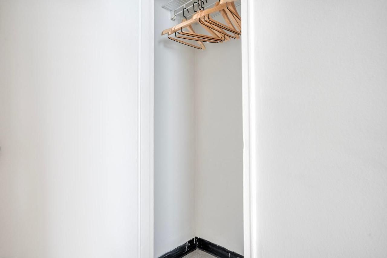 Apartment Lenox Hill 2br W Elevator Doorman Nyc-1012 *