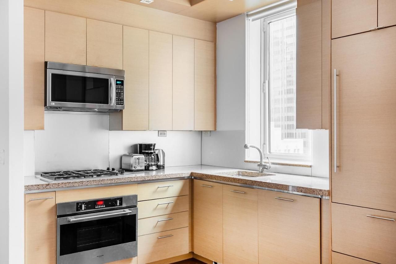 Midtown 1br W Doorman Gym Nr Times Sq Nyc-697 Apartment
