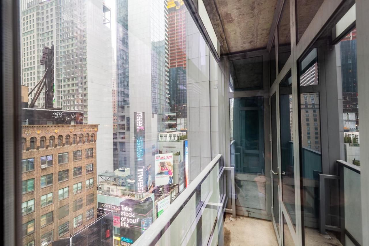 Midtown 1br W Doorman Gym Nr Times Sq Nyc-697 Apartment New York