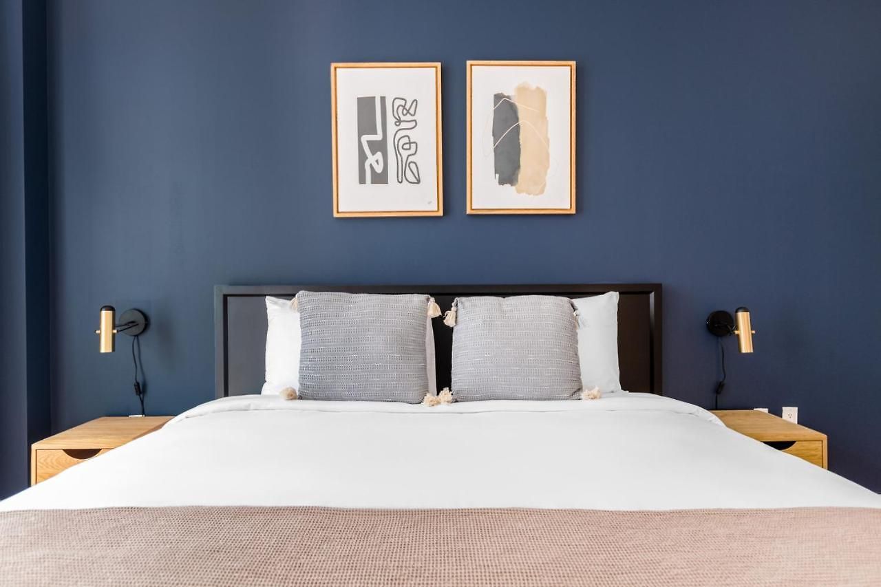 Midtown 1br W Doorman Gym Nr Times Sq Nyc-697 *