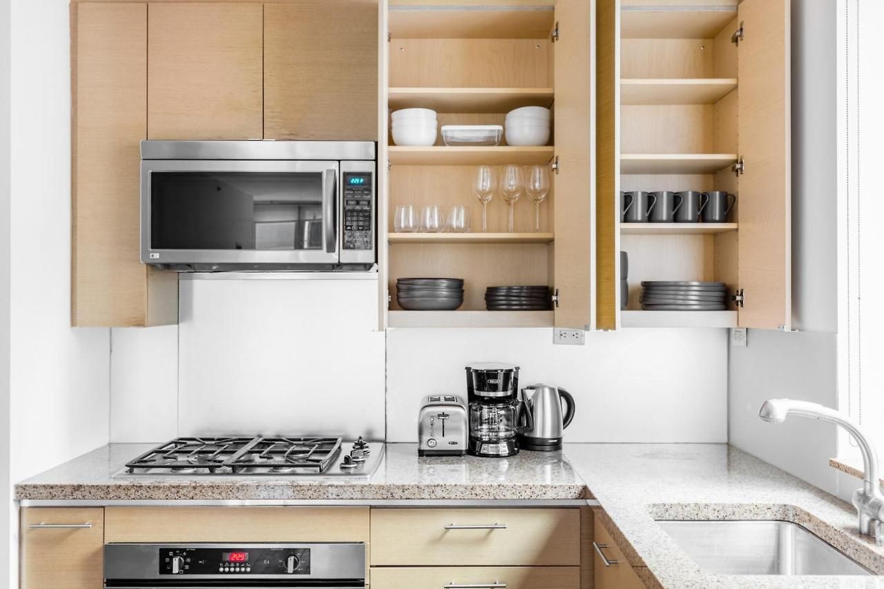 Midtown 1br W Doorman Gym Nr Times Sq Nyc-697