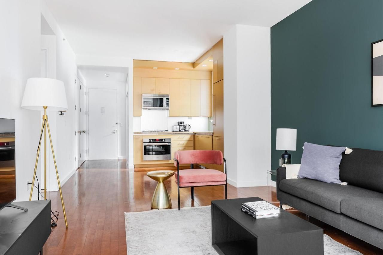 Midtown 1br W Doorman Gym Nr Times Sq Nyc-697 New York