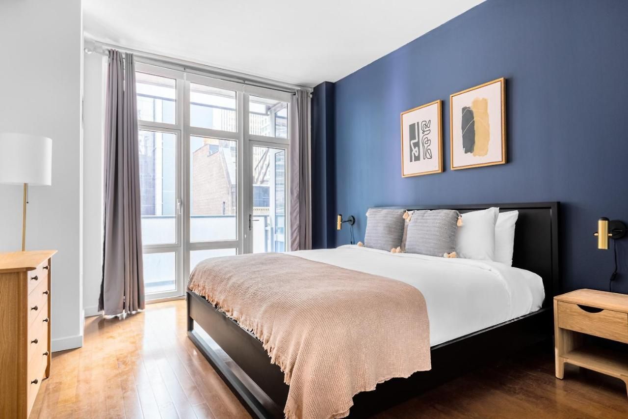 Midtown 1br W Doorman Gym Nr Times Sq Nyc-697 Apartment *