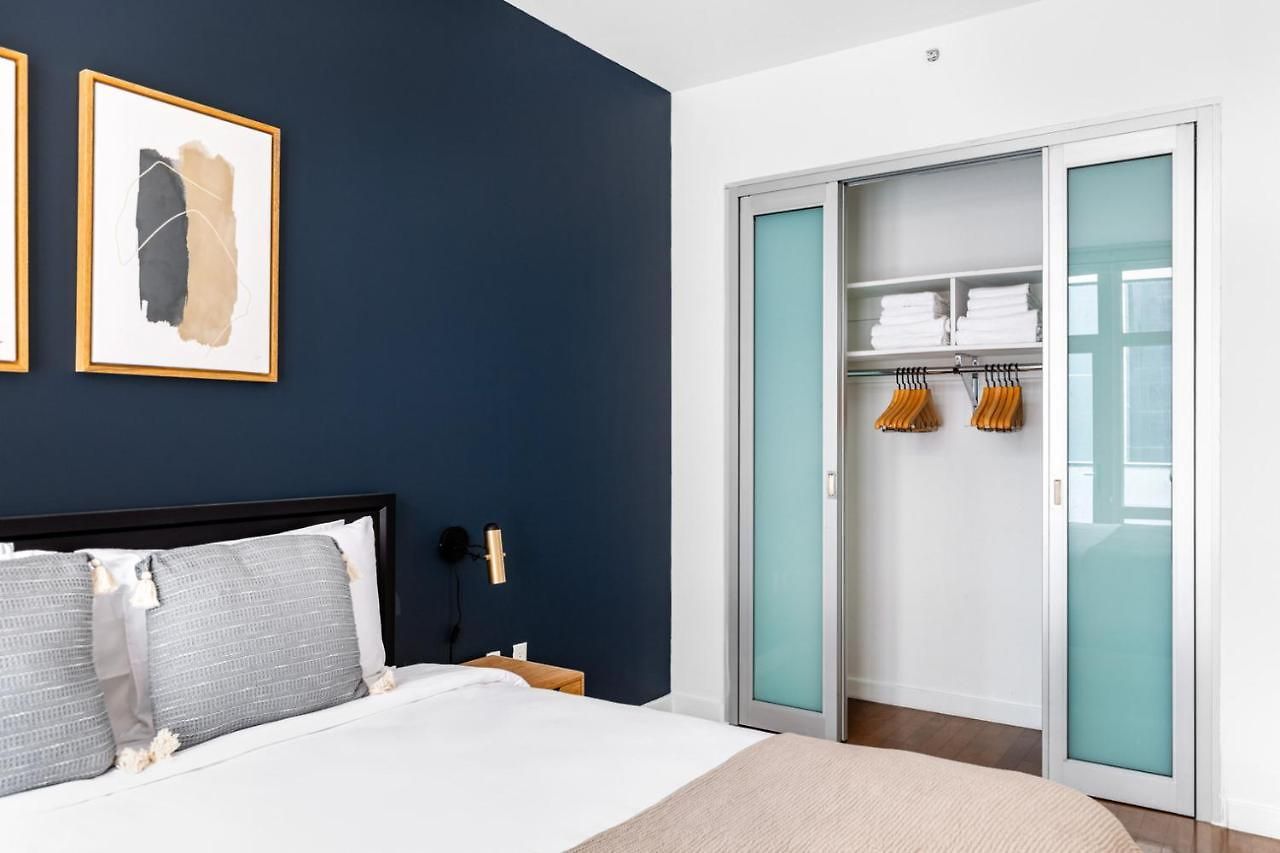 Midtown 1br W Doorman Gym Nr Times Sq Nyc-697 *
