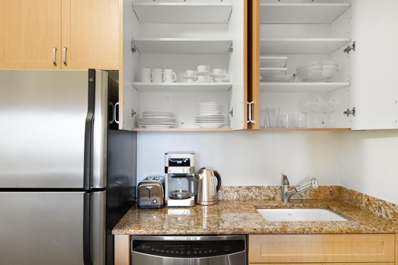 Midtown 2br W Pool Gym Roof Nr Broadway Nyc-382 Apartment *