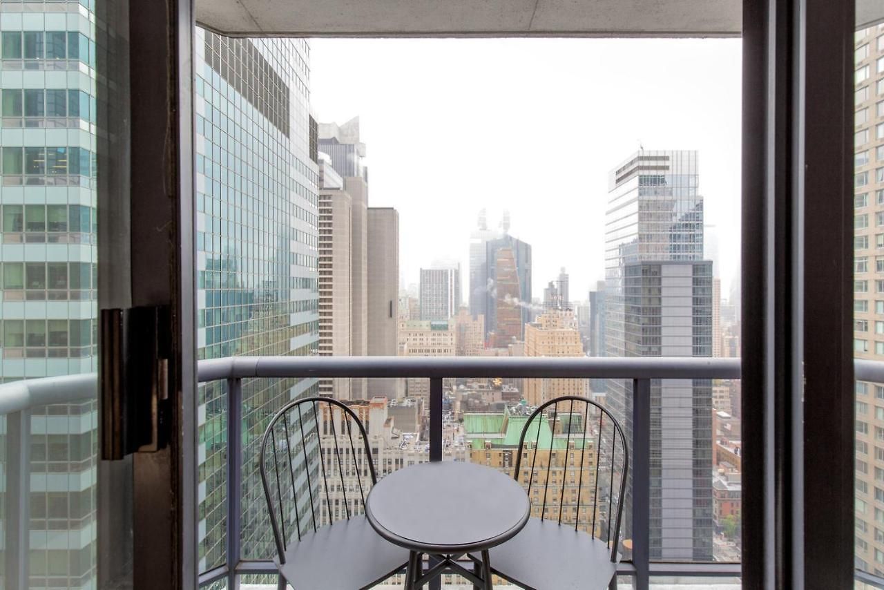 Midtown 2br W Pool Gym Roof Nr Broadway Nyc-382 Apartment