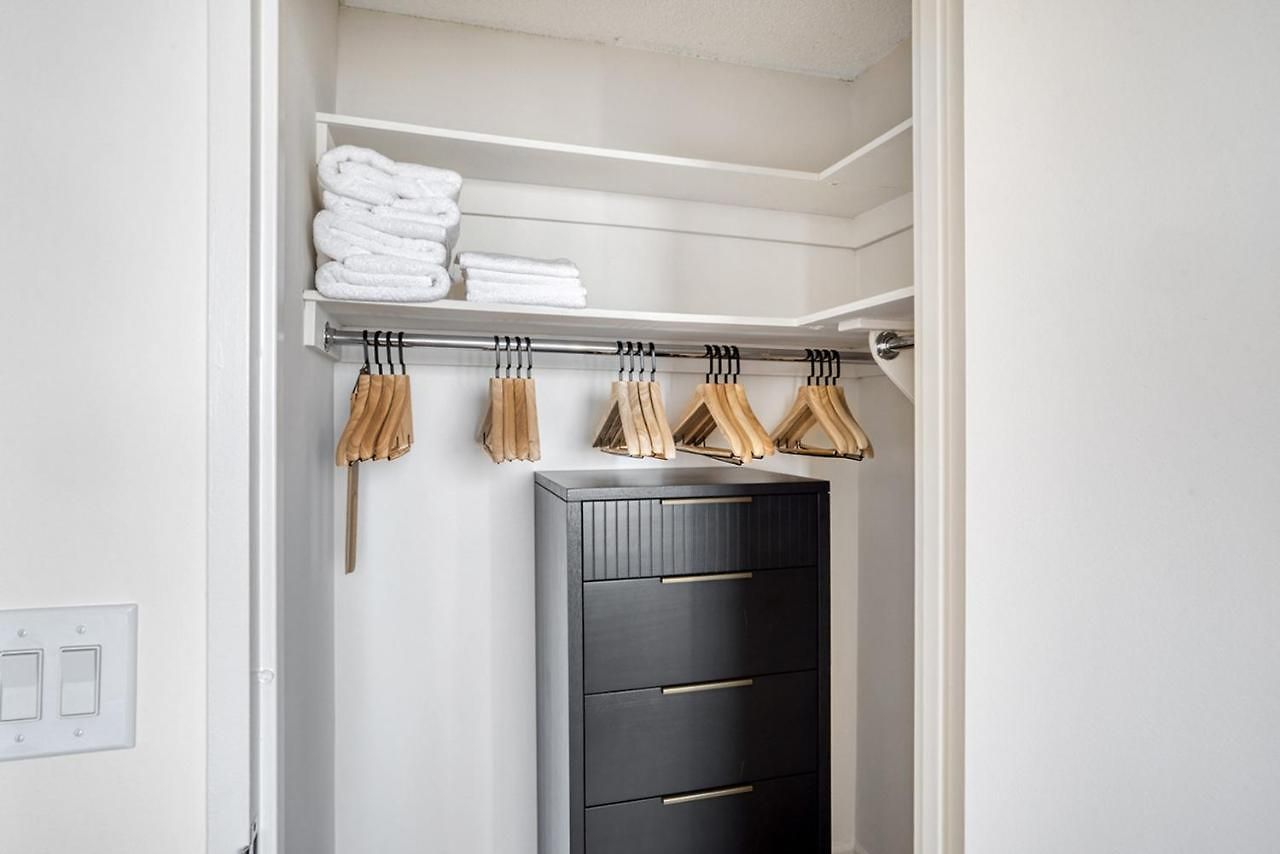 Ues 2br W Elevator Doorman Gym Nr Park Nyc-1072 *