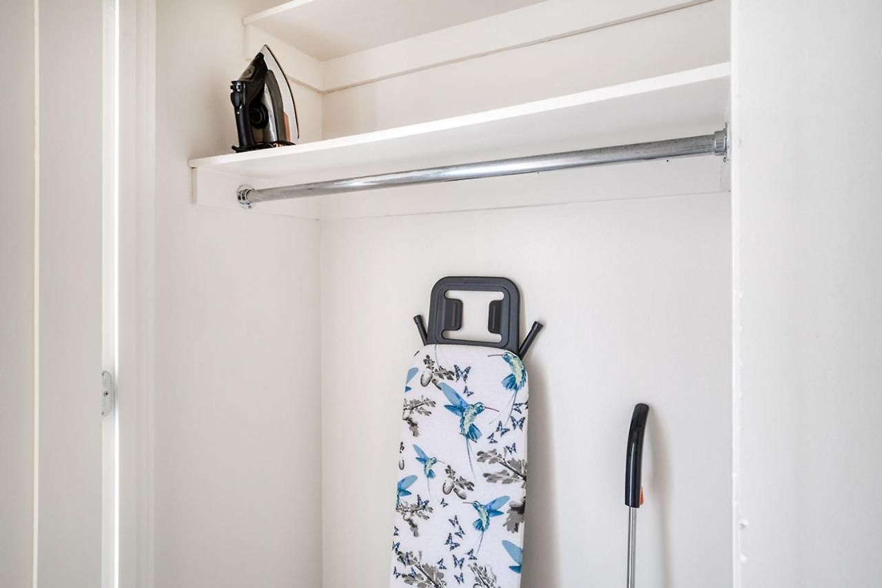 Ues 2br W Elevator Doorman Gym Nr Park Nyc-1072 * New York
