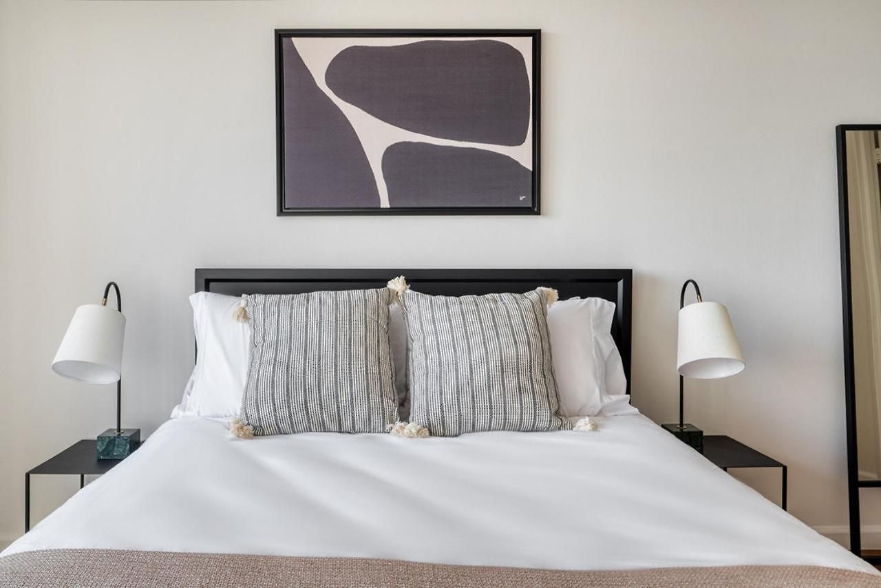Apartment Ues 2br W Elevator Doorman Gym Nr Park Nyc-1072 *