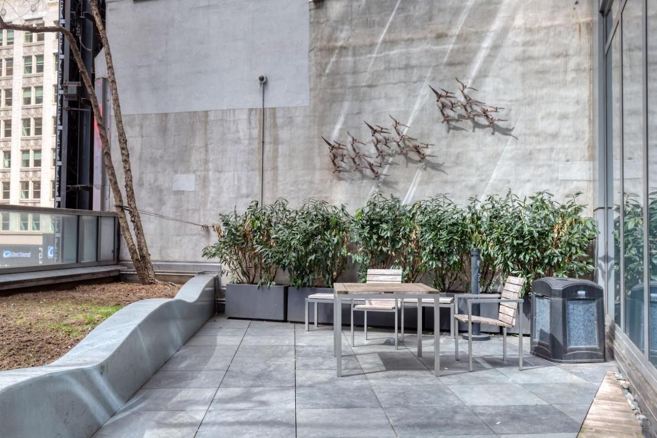 Midtown 1br W Doorman Gym Nr Times Sq Nyc-697 New York