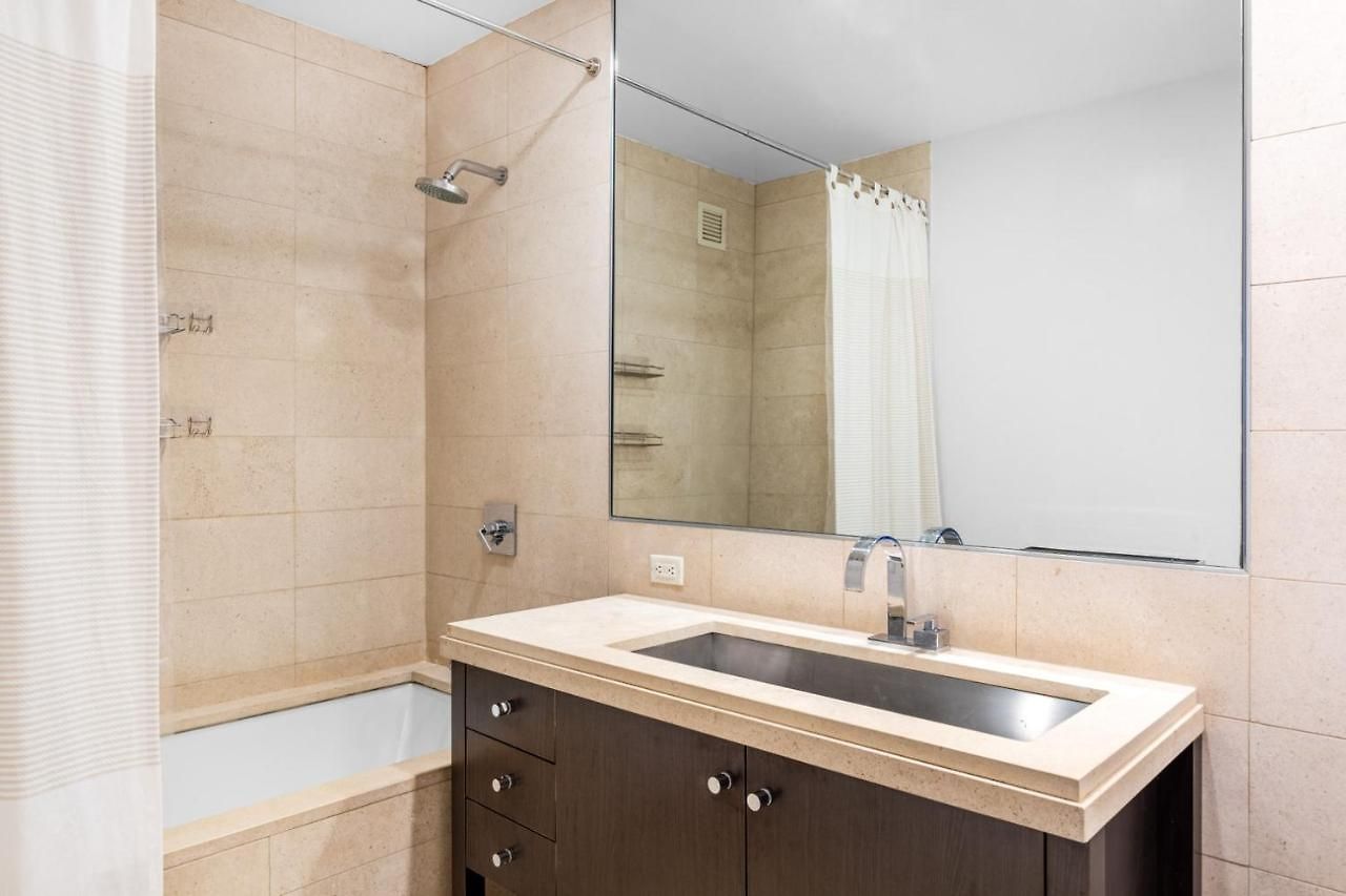 Apartment Midtown 1br W Doorman Gym Nr Times Sq Nyc-697 *