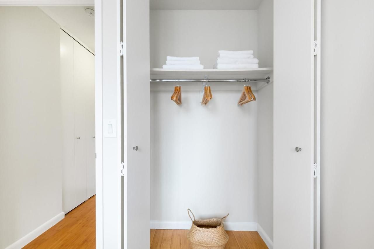 Midtown 2br W Pool Gym Roof Nr Broadway Nyc-382 *