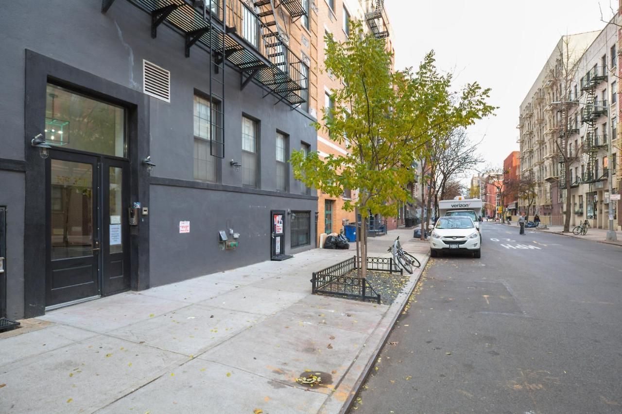 East Village 2br W Wd Gym Elevator Nr Cafes Nyc-1044 Apartment