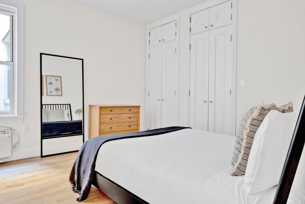 Apartment Ues 2br W Doorman Nr Met Park Nyc-716