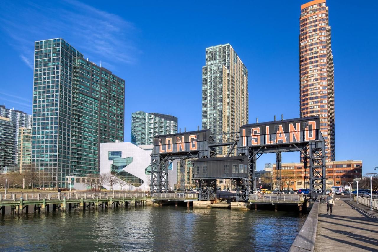 Lic 1br W Wd Elevator Doorman Nr E River Nyc-764 * New York