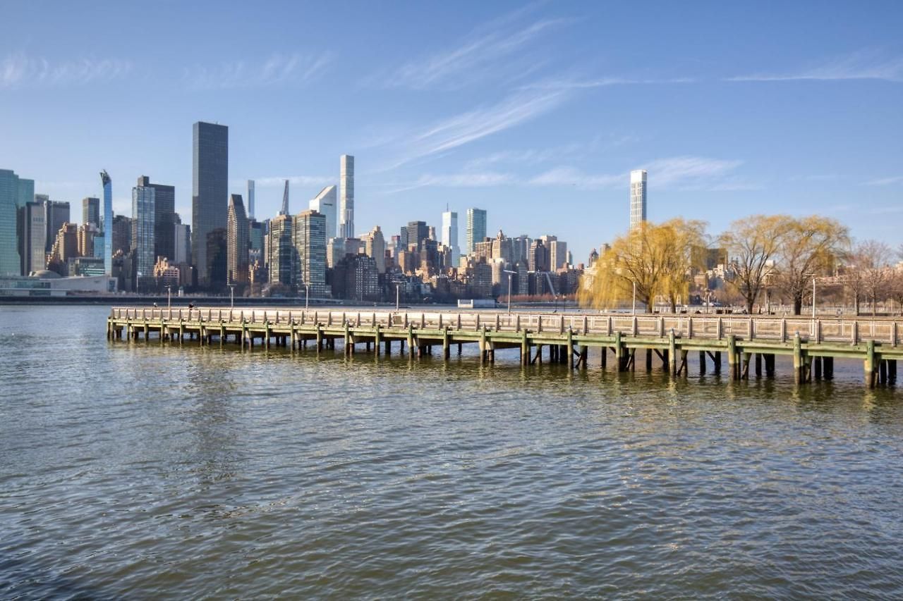 Lic 1br W Wd Elevator Doorman Nr E River Nyc-764 * New York