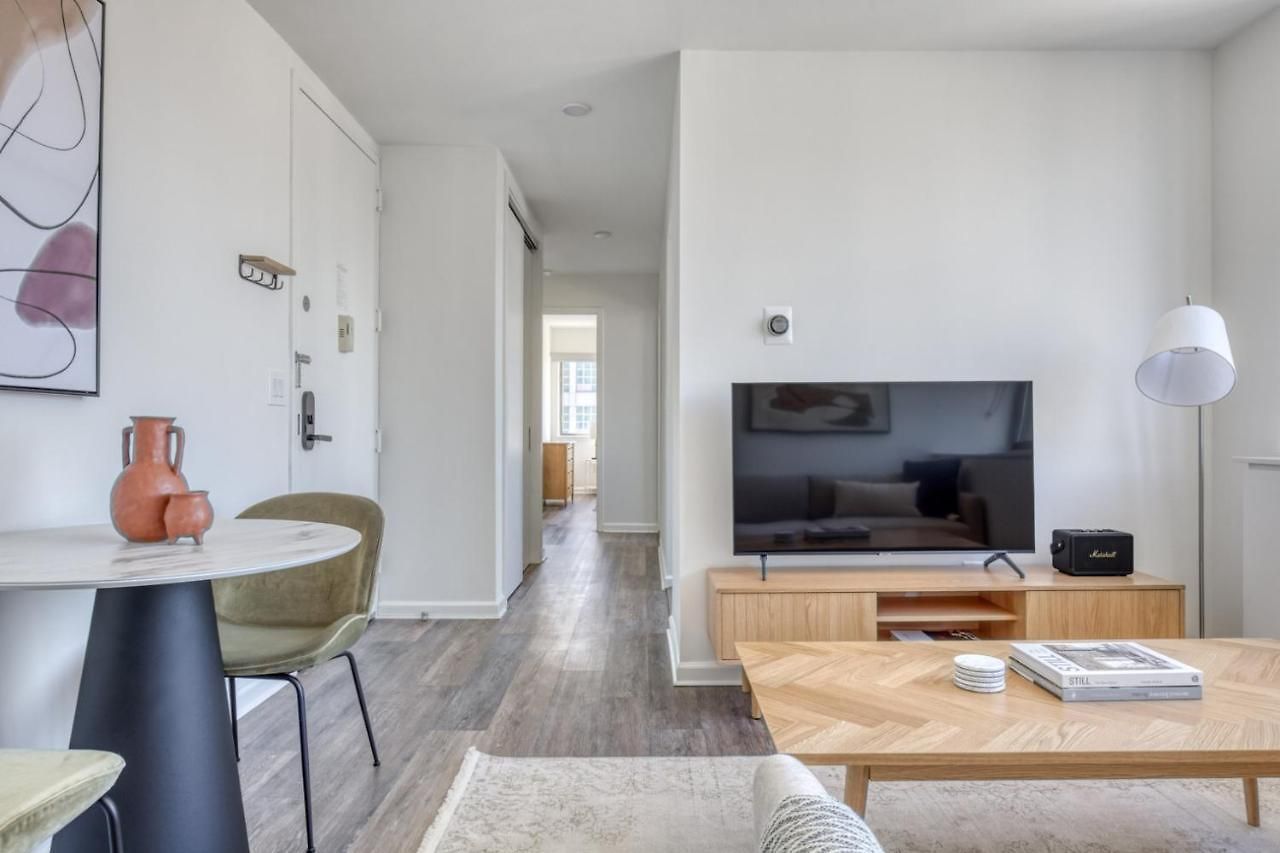 Apartment Midtown W 2br W Gym Wd Nr Times Sq Nyc-898 New York