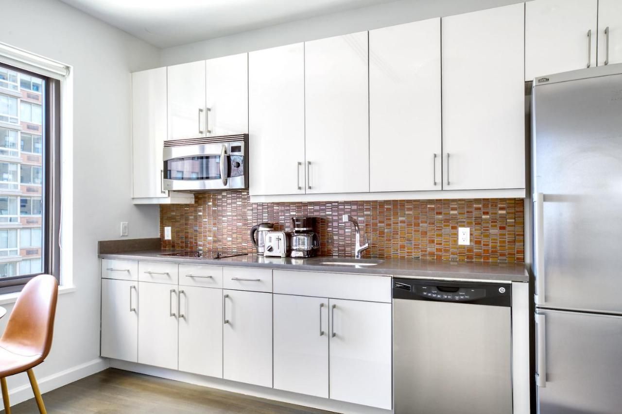 Amazing Midtown W 1br W Gym Nr Times Sq Nyc-650 *