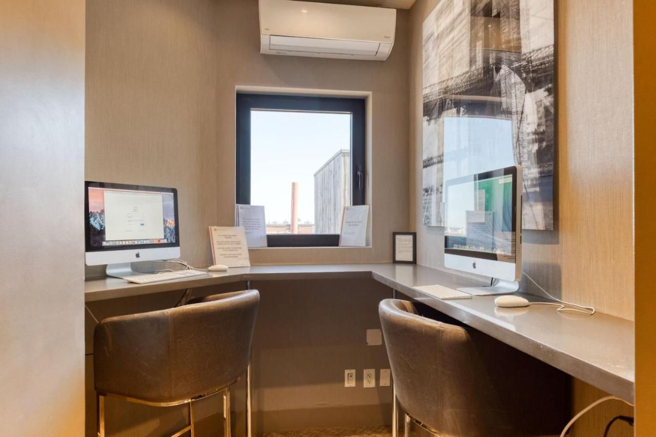 Ues 2br W Elevator Doorman Gym Nr Park Nyc-1072 New York